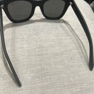 QUAY SUNGLASSES